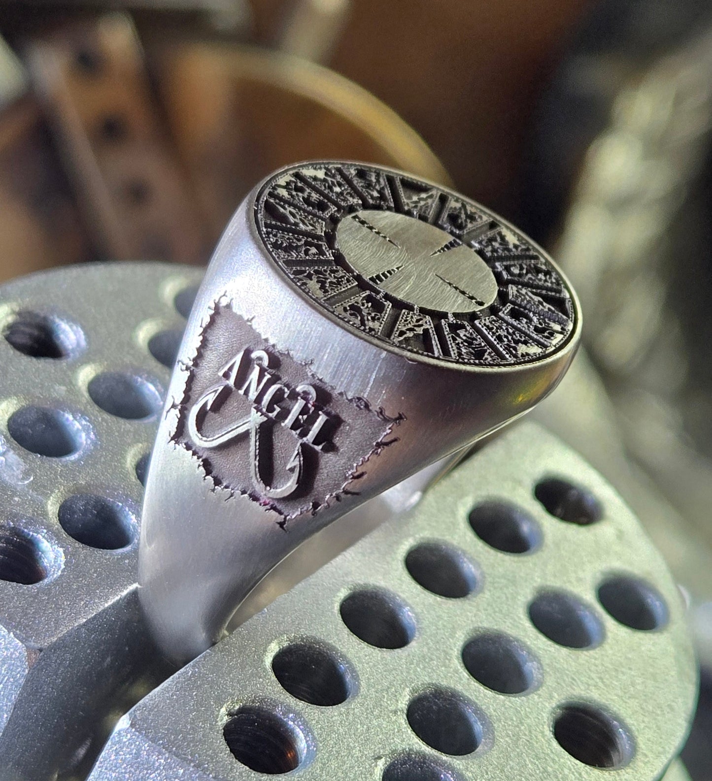 316L Surgical Steel Round Lament Configuration Signet Ring