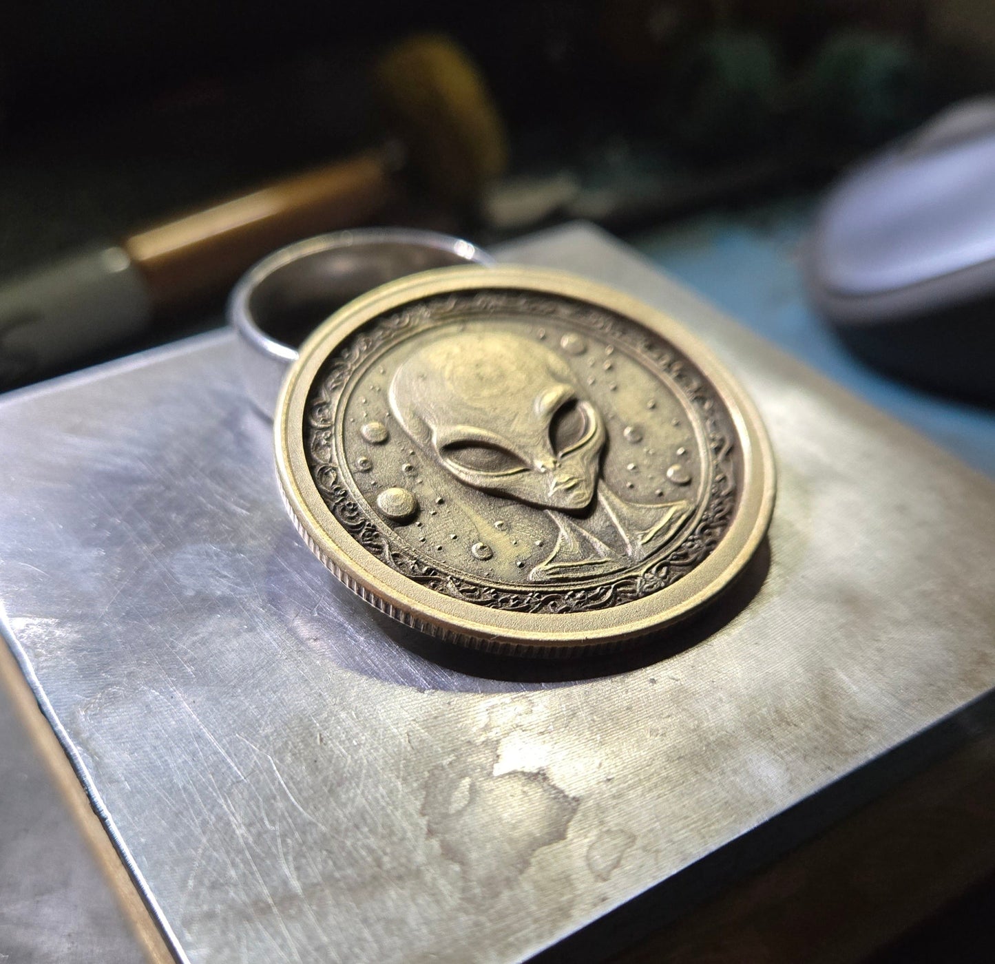 40mm Aged Brass Alien & Mars Challenge Coin