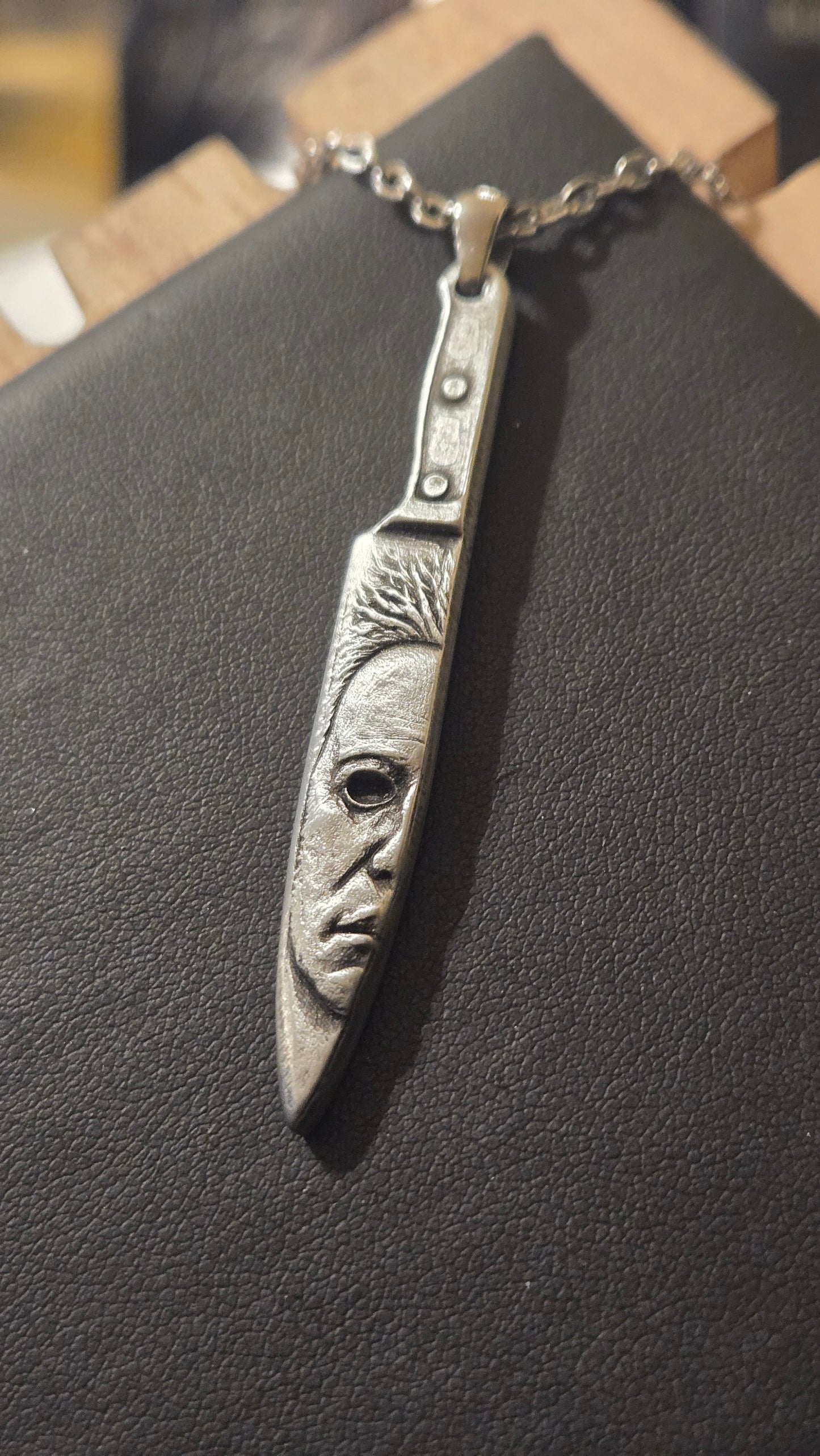 HALLOWEEN – MICHAEL MYERS BUTCHER KNIFE PENDANT