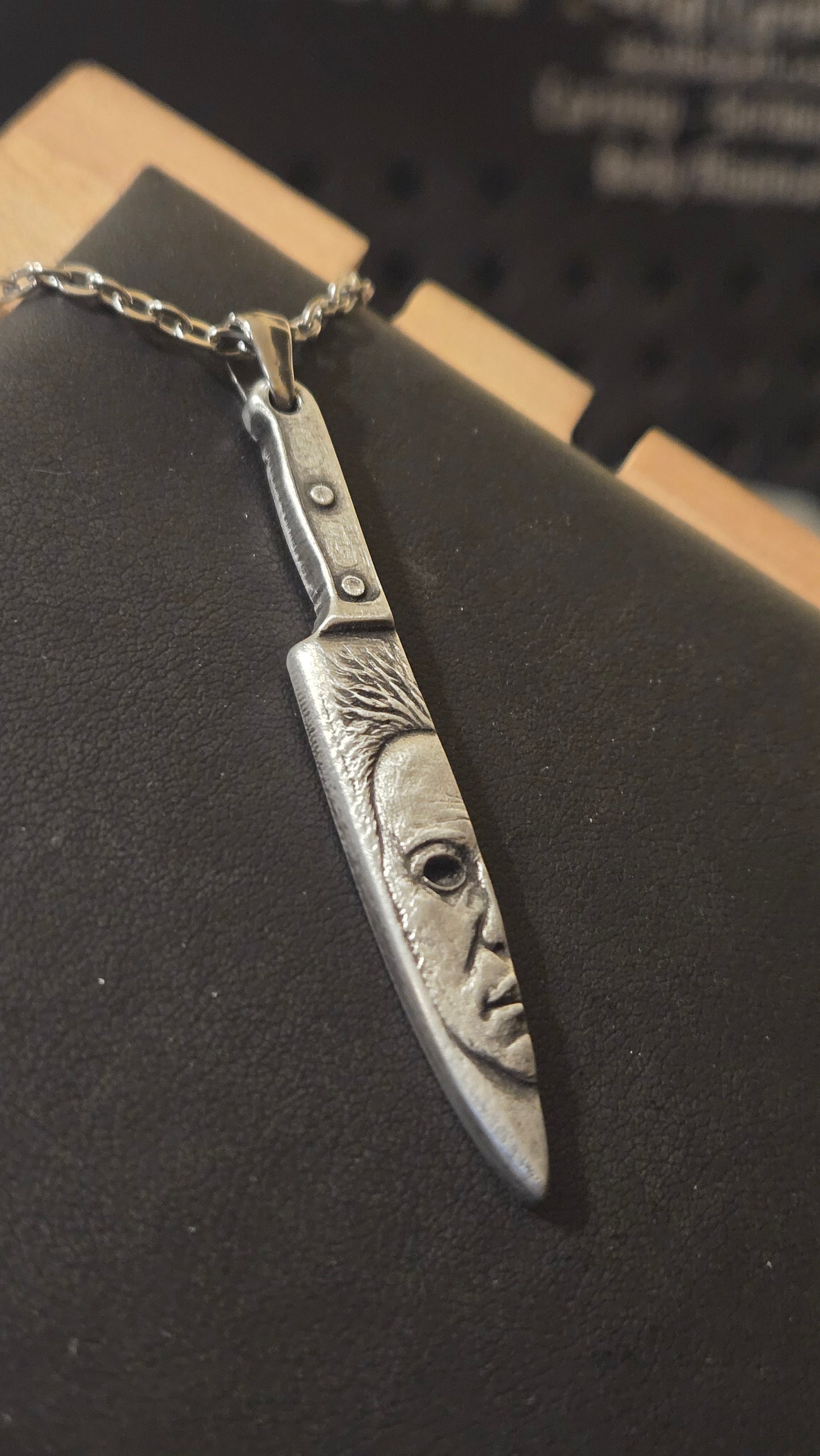 HALLOWEEN – MICHAEL MYERS BUTCHER KNIFE PENDANT