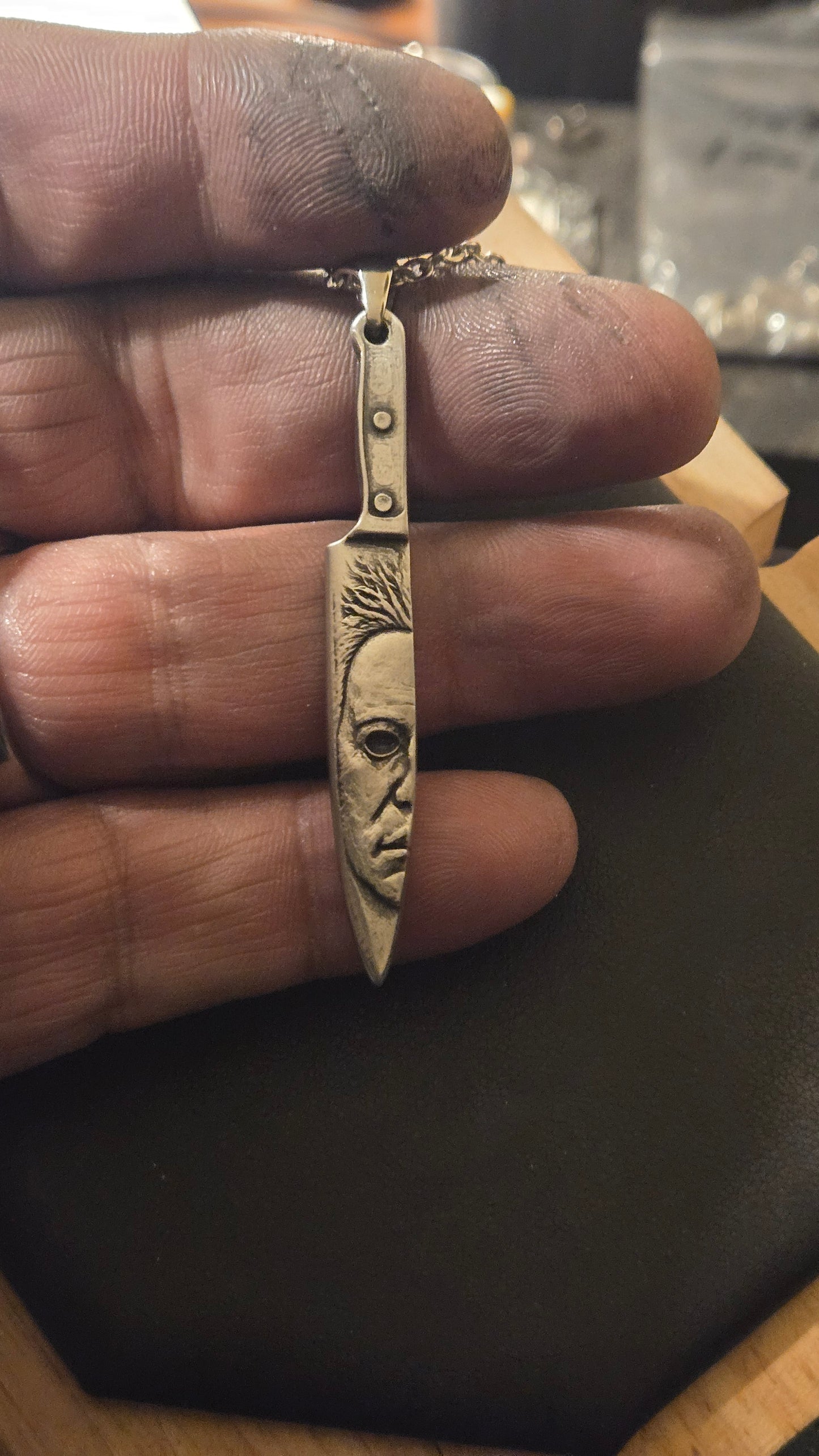 HALLOWEEN – MICHAEL MYERS BUTCHER KNIFE PENDANT