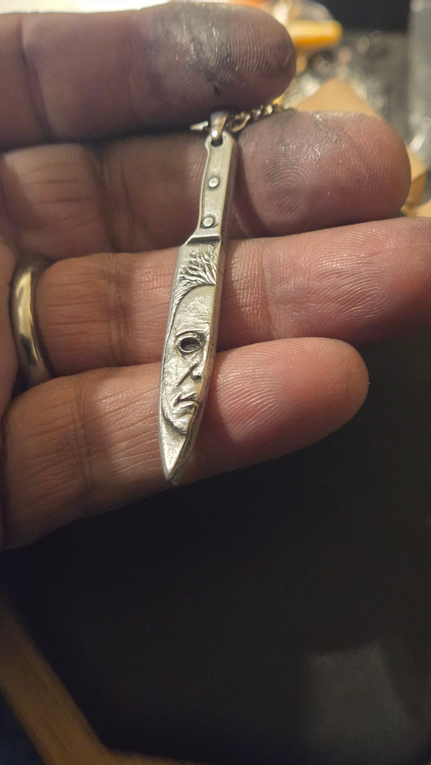 HALLOWEEN – MICHAEL MYERS BUTCHER KNIFE PENDANT