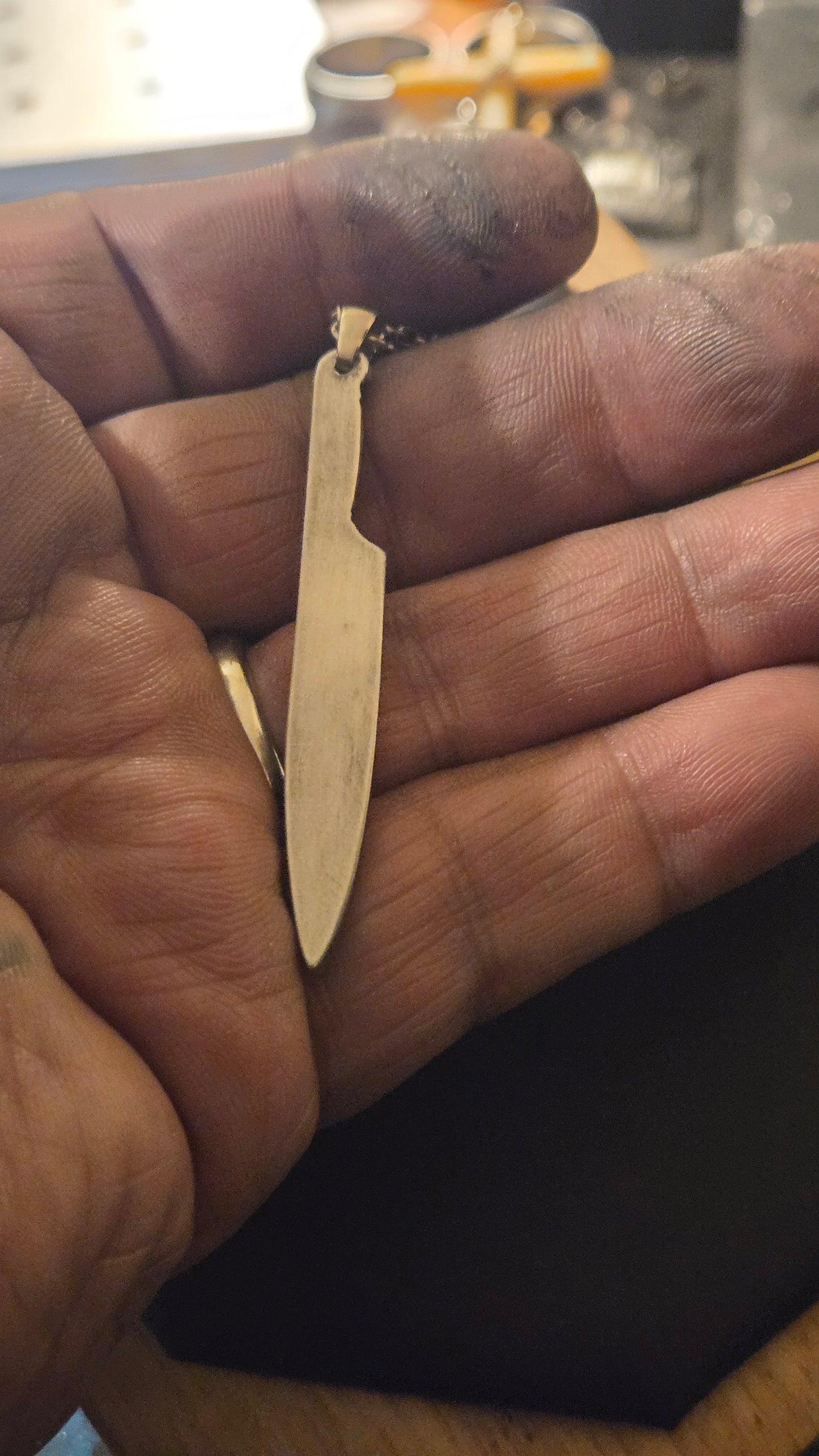 HALLOWEEN – MICHAEL MYERS BUTCHER KNIFE PENDANT