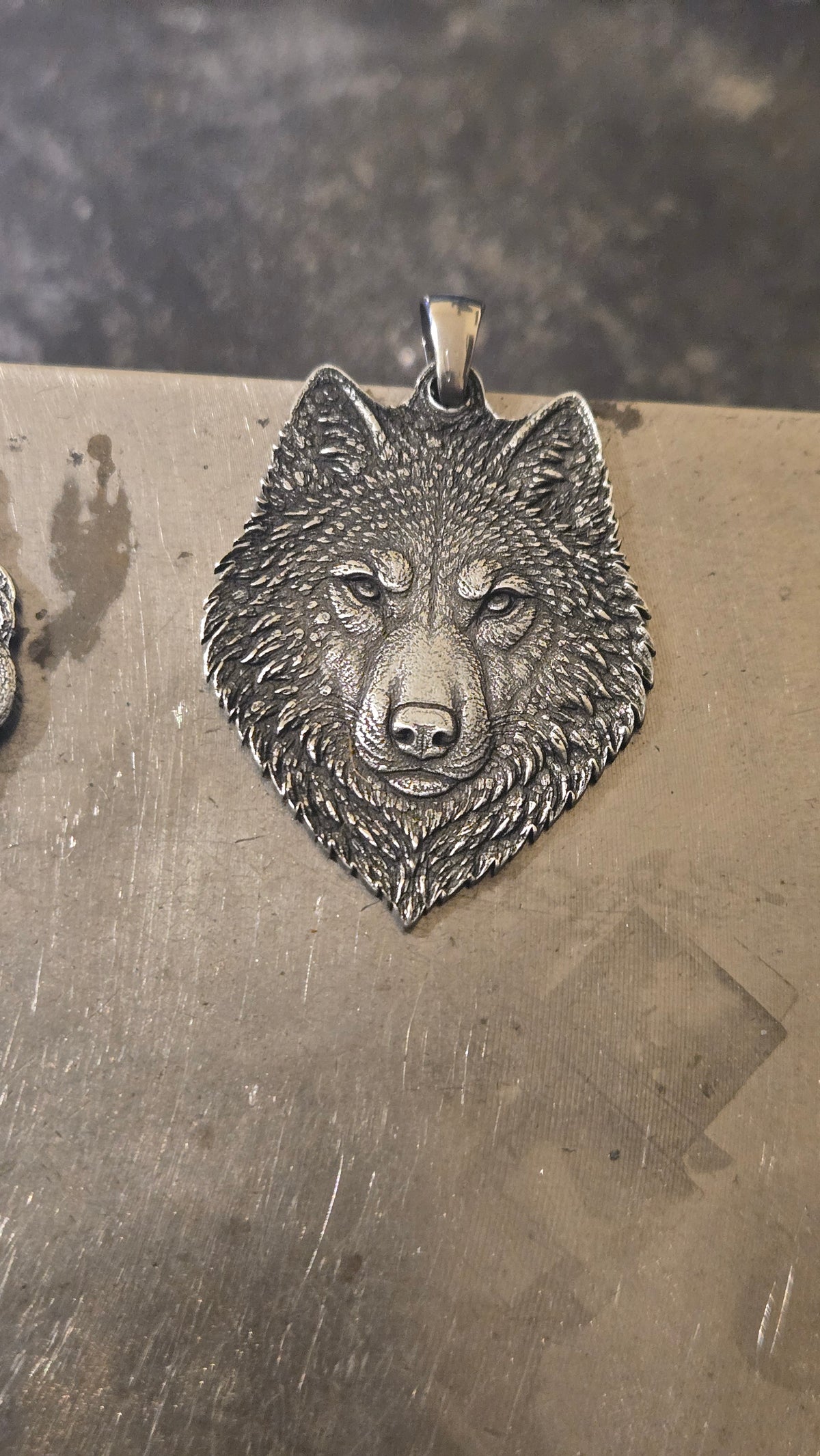 Spirit of the Wolf – Highly Detailed 3D Engraved Wolf Head Pendant